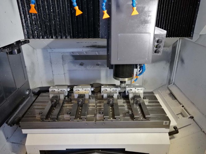 Centro di lavoro verticale interno