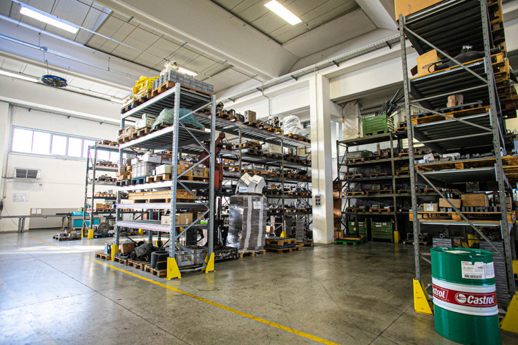 Magazzino attrezzature lavorazioni meccaniche